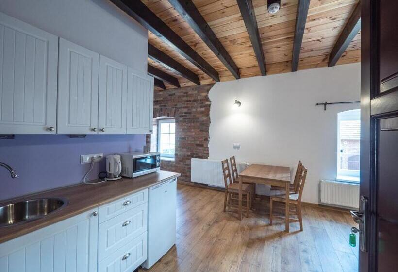 家庭间, Na Uboczu