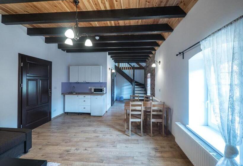 家庭间, Na Uboczu