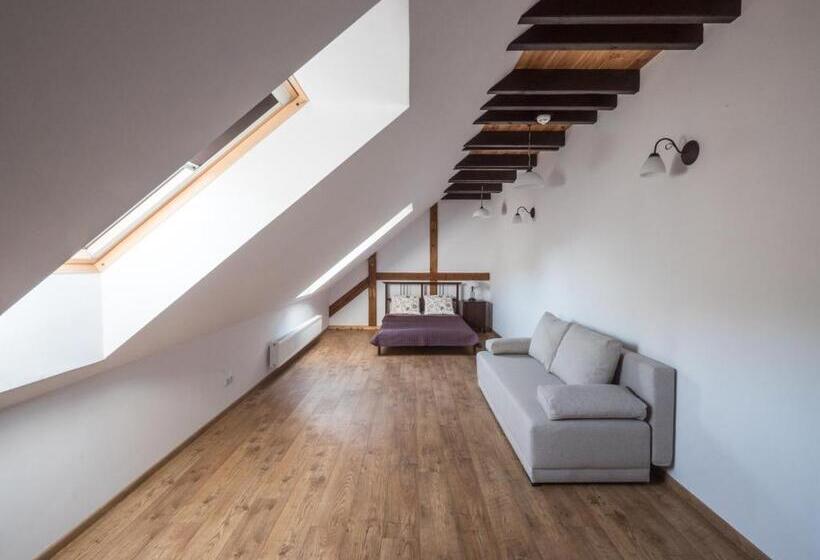 家庭间, Na Uboczu