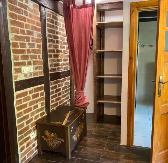 标准间, Na Uboczu