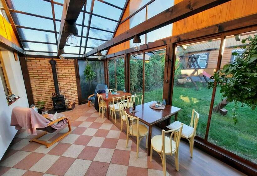 דירת חדר, Stajnia Bukwica