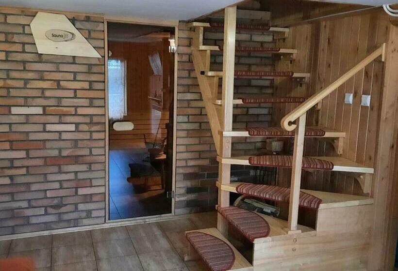 דירת חדר, Stajnia Bukwica