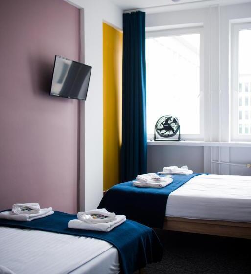 Номер Стандарт Четырехместный Совместный Санузел, Kapsuå‚y Bello Aparthostel