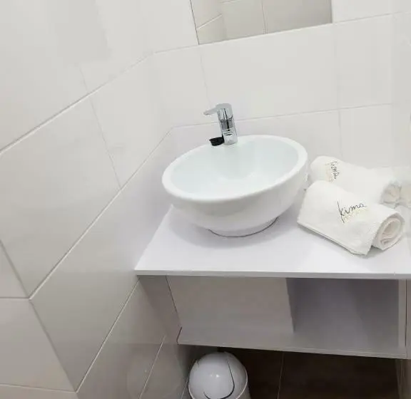 Standard Yhden Hengen Huone, Kimanoclegi