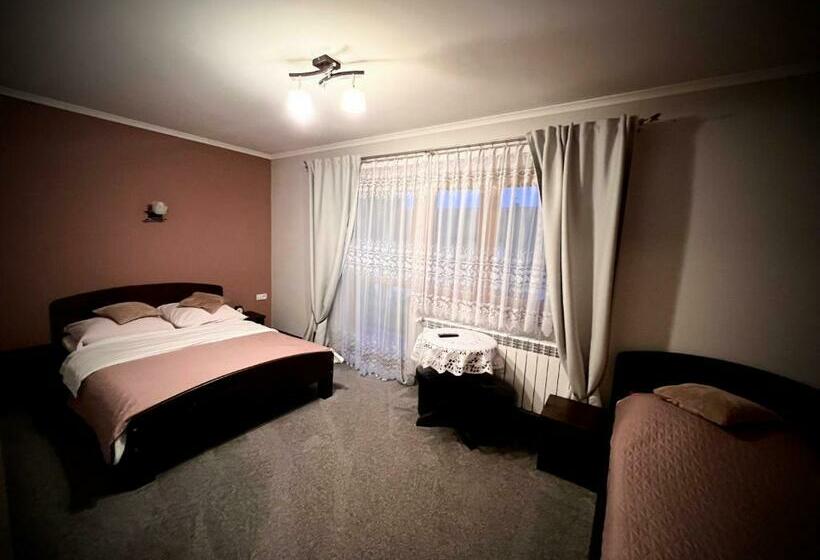 Трехместный Номер Стандарт с Балконом, Noclegi U Masnych