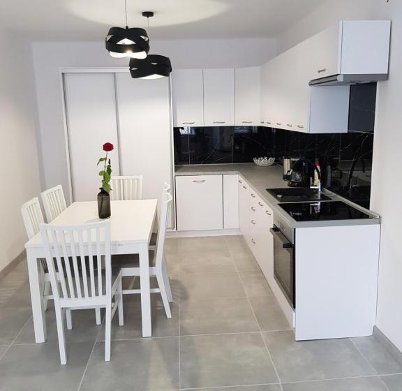 חדר סטנדרט לשלושה עם חדר אמבטיה משוף, Pokoje Przy Zamku