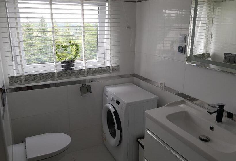 חדר סטנדרט לשלושה עם חדר אמבטיה משוף, Pokoje Przy Zamku