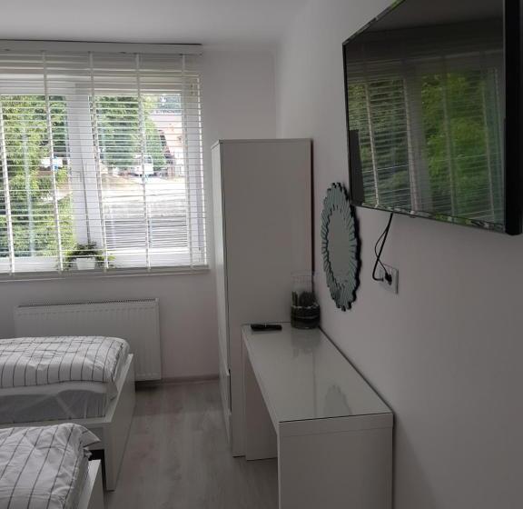 חדר סטנדרט לשלושה עם חדר אמבטיה משוף, Pokoje Przy Zamku