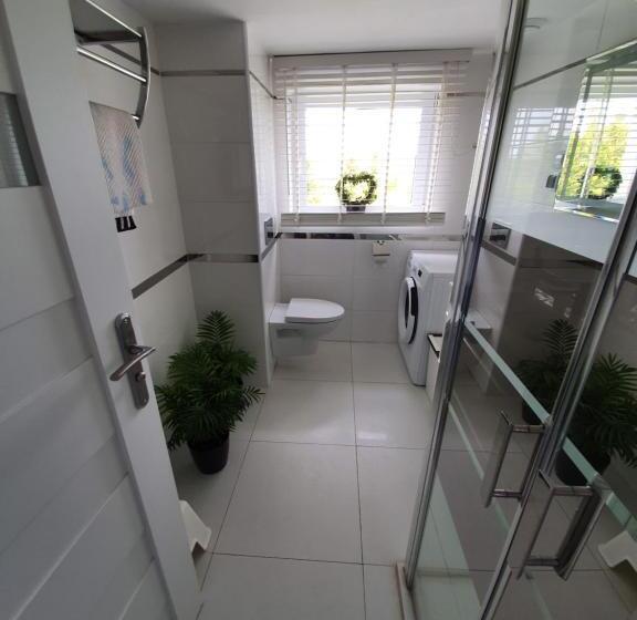 חדר סטנדרט לשלושה עם חדר אמבטיה משוף, Pokoje Przy Zamku