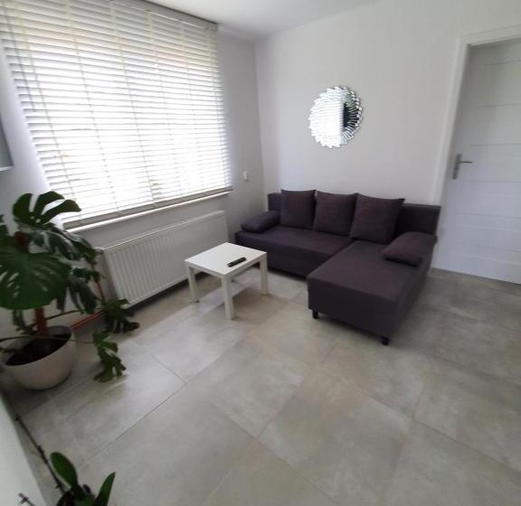 חדר סטנדרט לשלושה עם חדר אמבטיה משוף, Pokoje Przy Zamku