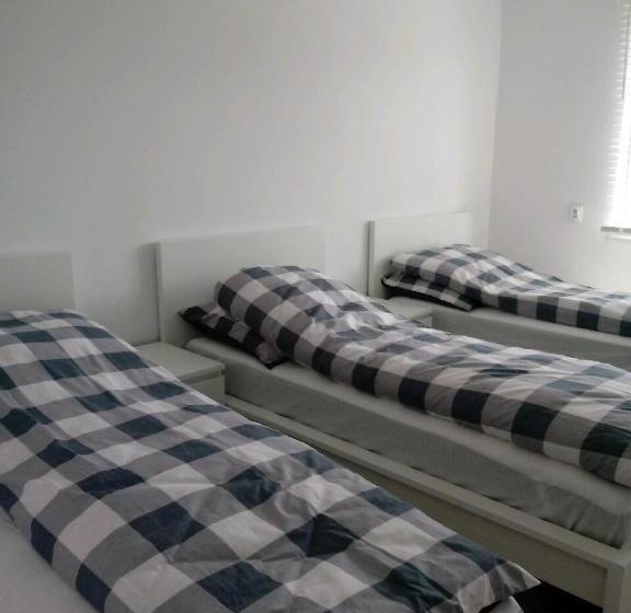 バスルーム共有のトリプルスタンダード, Pokoje Przy Zamku