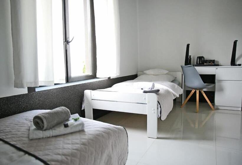 컴포트 트리플 룸, Reza