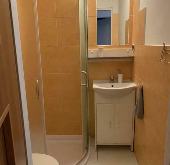 חדר בסיסי, Sarnia Polana