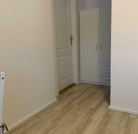 חדר בסיסי, Sarnia Polana