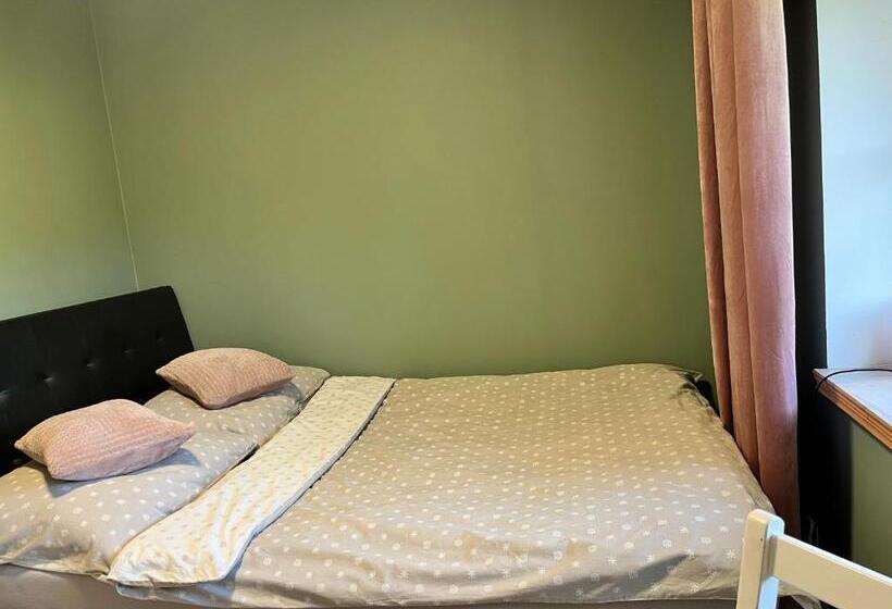 חדר בסיסי, Sarnia Polana