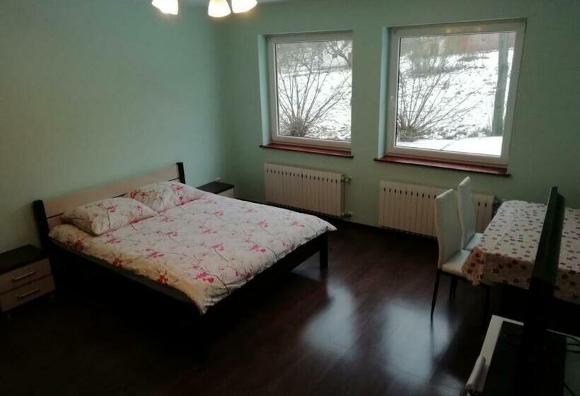 חדר סטנדרט לשלושה, Srebrny świerk