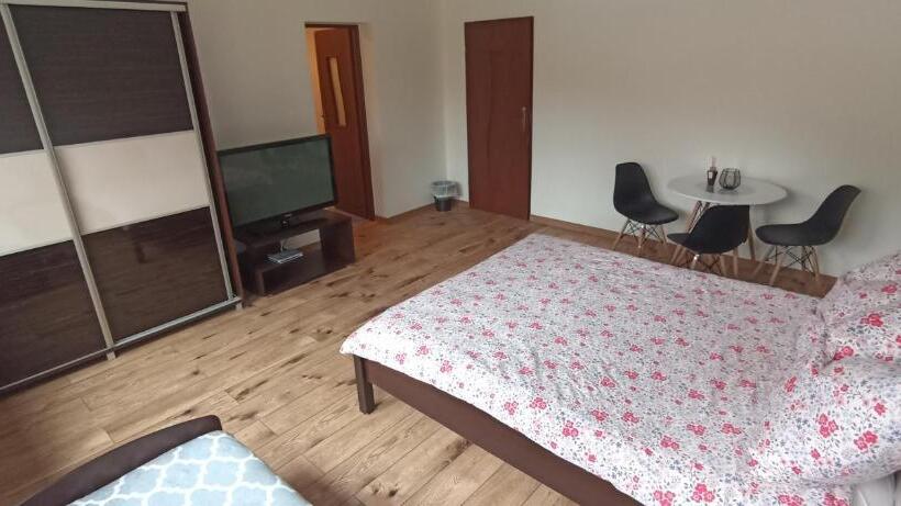 חדר סטנדרט לשלושה, Srebrny świerk