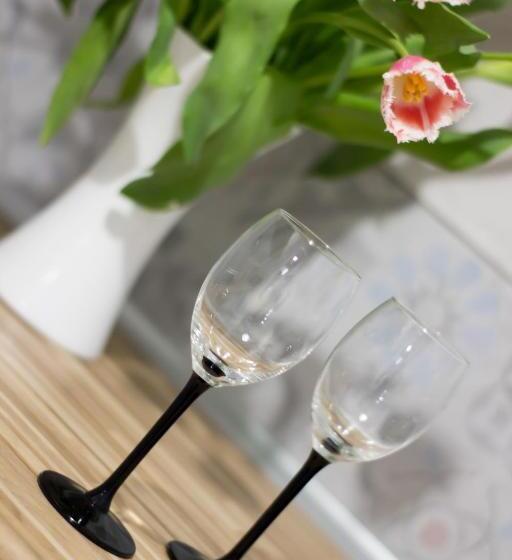 اتاق استاندارد با سرویس بهداشتی مشترک, Clicktheflat żurawia Street Apart Rooms