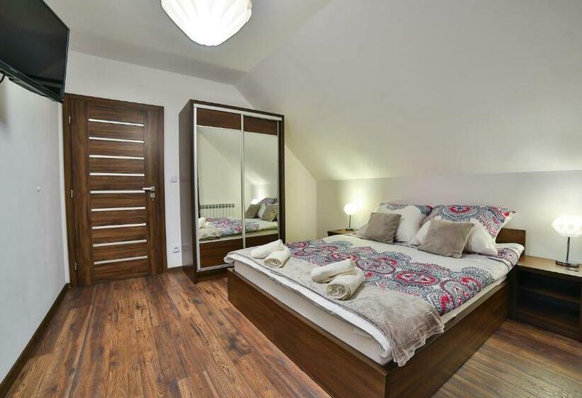 סוויטה עם מרפסת, Noclegi U Nawary