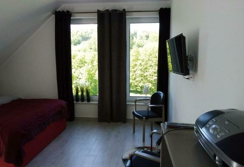 バルコニー付きスタンダードトリプルルーム, Willa Brodnica