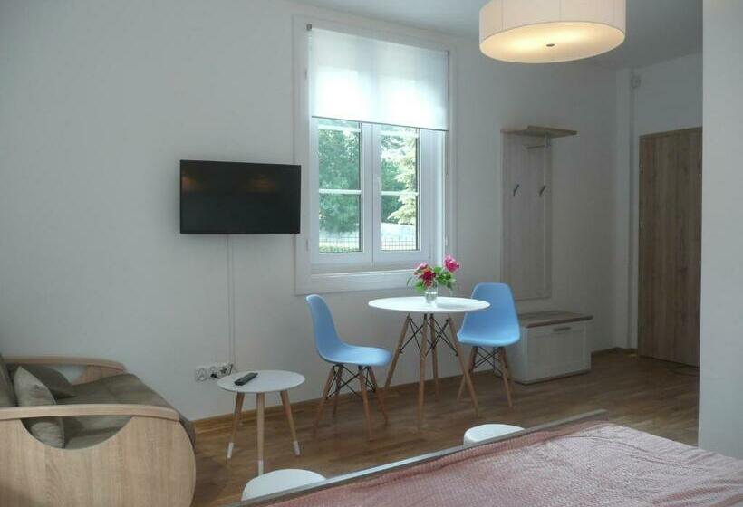 家庭间, Willa Milonga