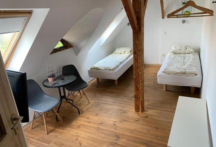 标准间, Willa Milonga