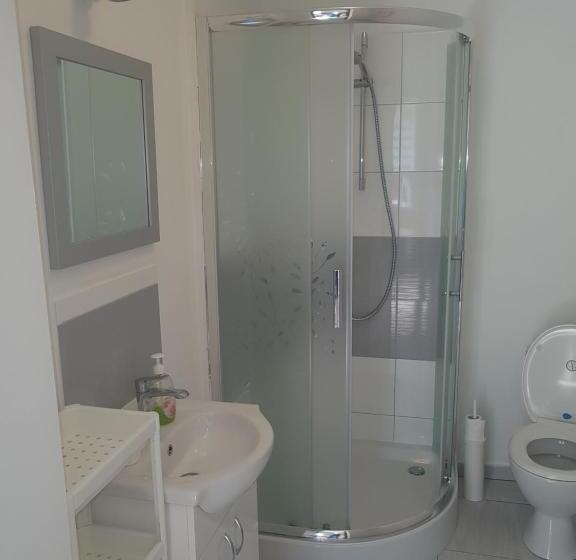 منزل غرفة نوم واحدة, Willa Nad Potokiem