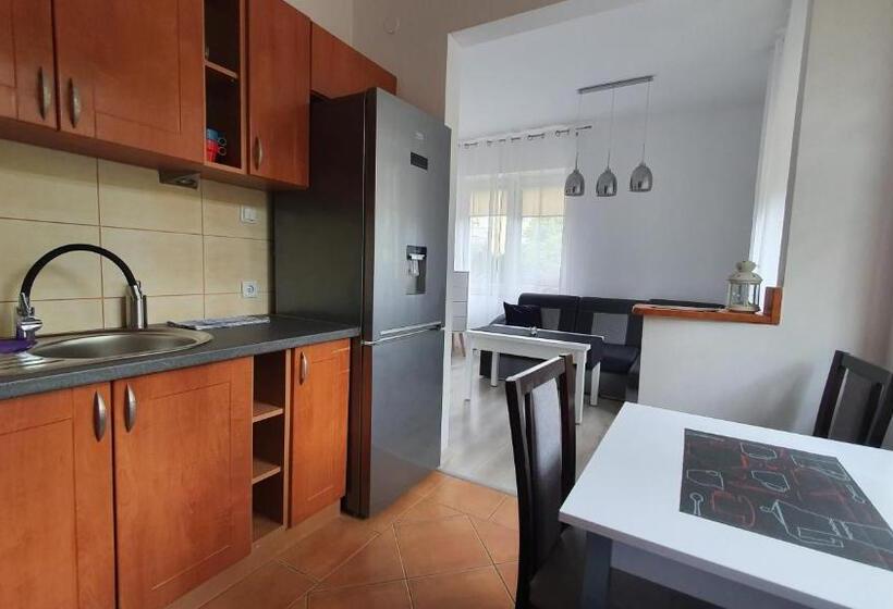 جناح جونيور, Willa Nad Potokiem