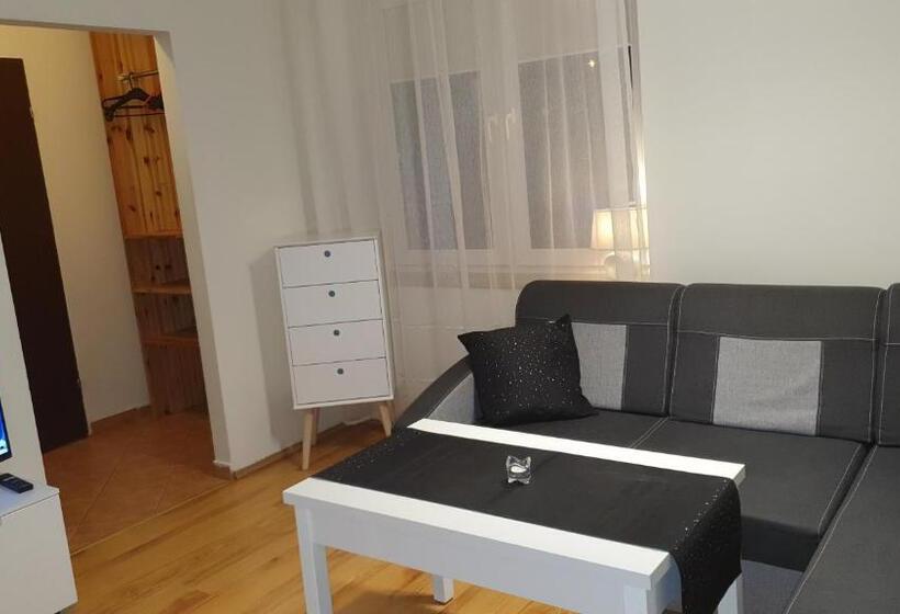 جناح جونيور, Willa Nad Potokiem