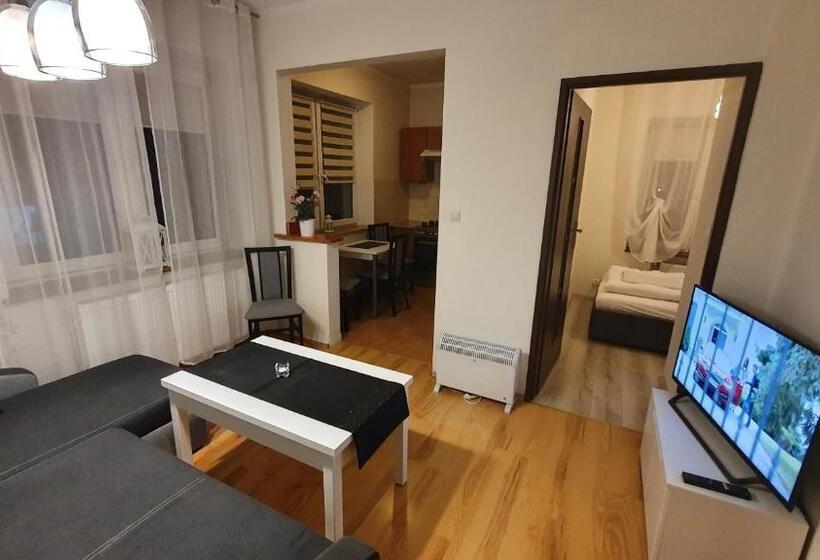 جناح جونيور, Willa Nad Potokiem