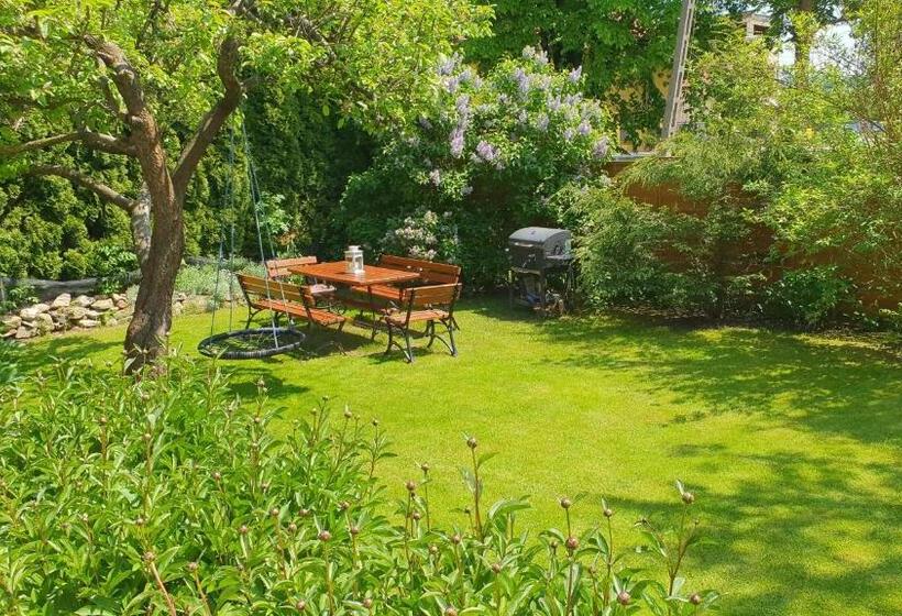 جناح, Willa Nad Potokiem