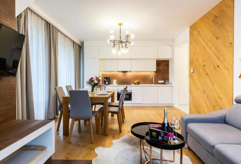 חדר מלכותי, Pod Skocznia Spa Zakopane