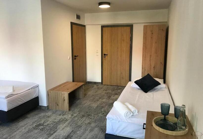 غرفة قياسية ثلاثية, Pokoje Hotelowe Lupus