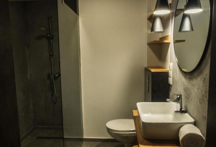 غرفة قياسية ثلاثية, Pokoje Hotelowe Lupus