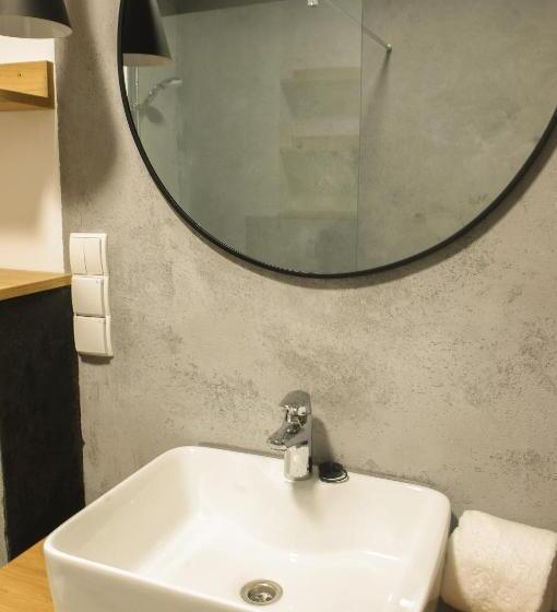 غرفة قياسية ثلاثية, Pokoje Hotelowe Lupus