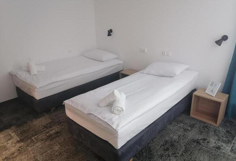 غرفة قياسية رباعية, Pokoje Hotelowe Lupus