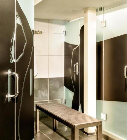 מיטה בחדר משותף, Posh South Beach