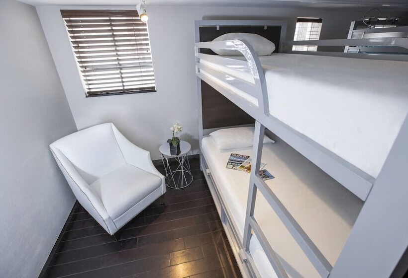 מיטה בחדר משותף, Posh South Beach