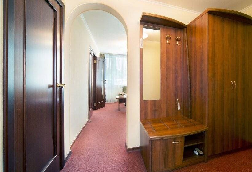 חדר משפחתי, Posadskiy