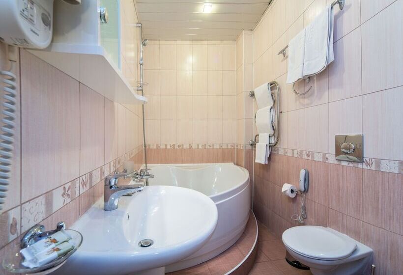 סוויטת ג'וניור, Posadskiy