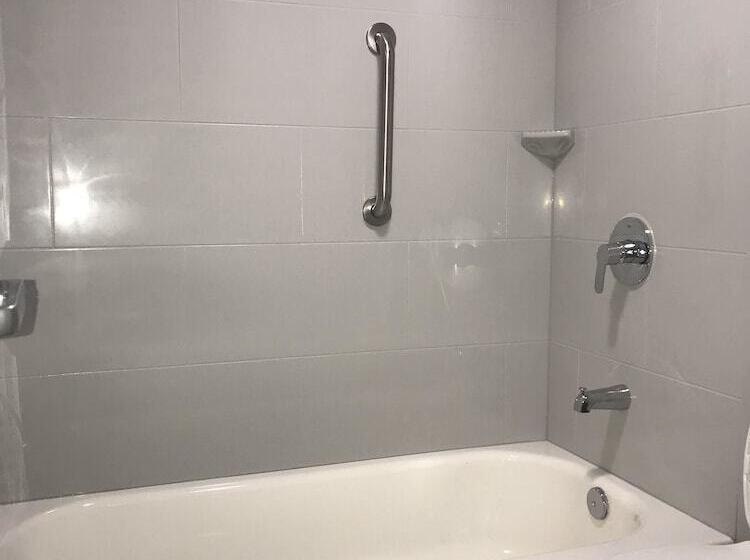 جناح, Wingate By Wyndham Louisville Airport Expo Center