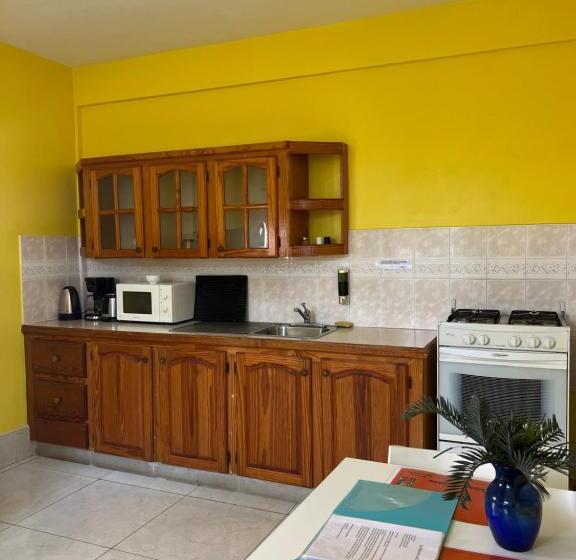 آپارتمان خانوادگی, La Heliconia & Day Spa