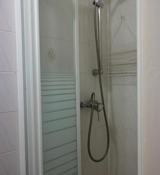 غرفة ديلوكس ثلاثية, Cardoh Lodge