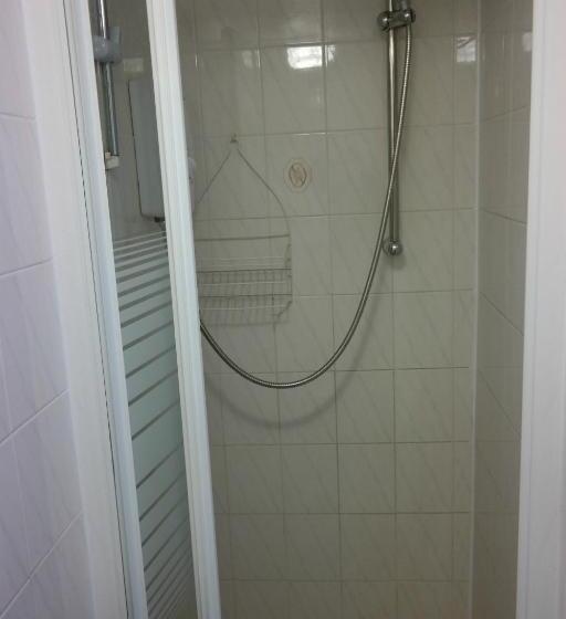 غرفة ديلوكس ثلاثية, Cardoh Lodge