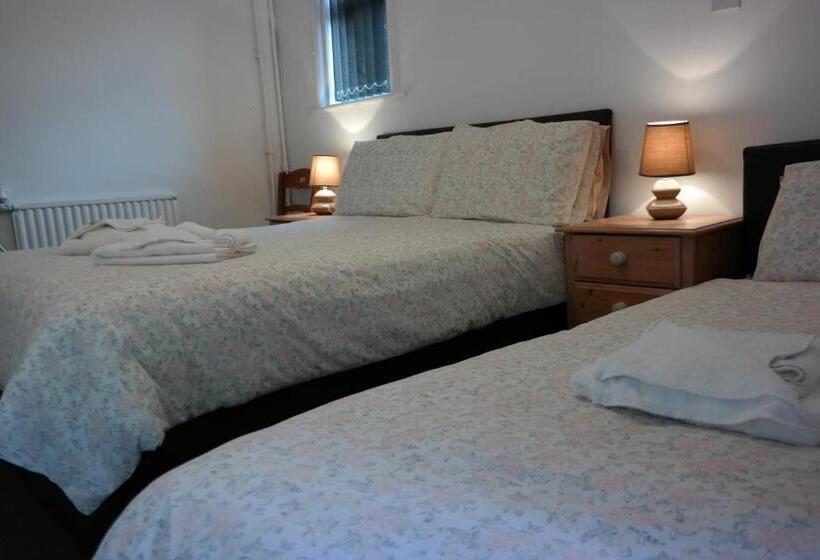 غرفة ديلوكس ثلاثية, Cardoh Lodge