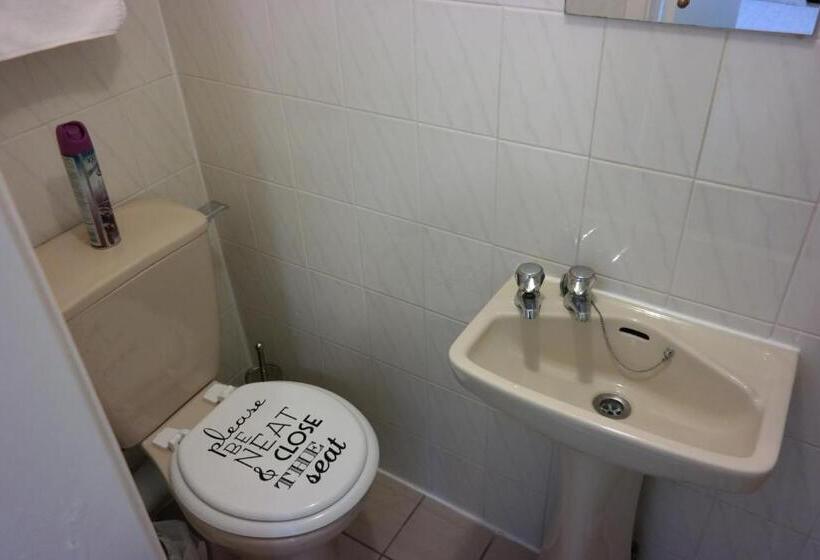 غرفة ديلوكس ثلاثية, Cardoh Lodge