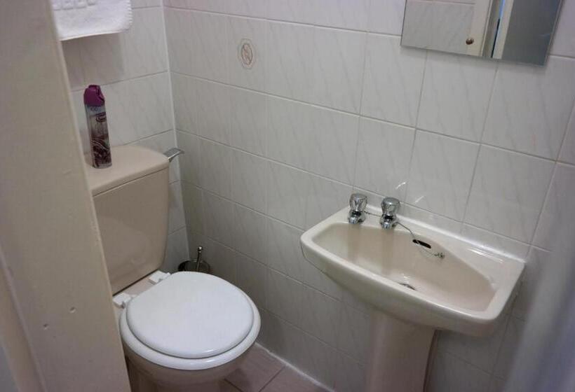 غرفة ديلوكس ثلاثية, Cardoh Lodge