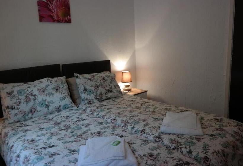 غرفة ديلوكس, Cardoh Lodge