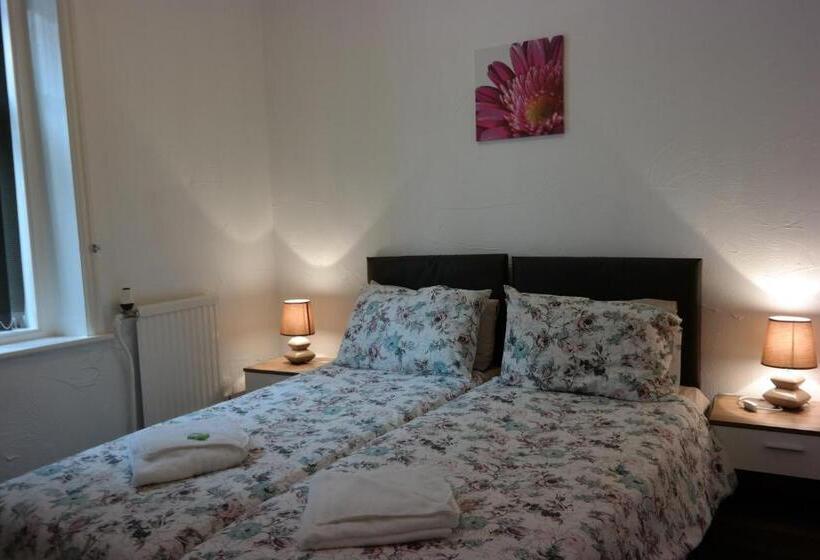 غرفة ديلوكس, Cardoh Lodge