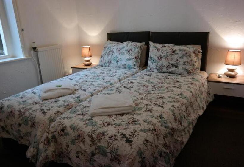 غرفة ديلوكس, Cardoh Lodge